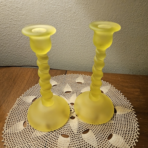 Vintage Tiffan Uranium satin glass candlesticks - Picture 5 of 7